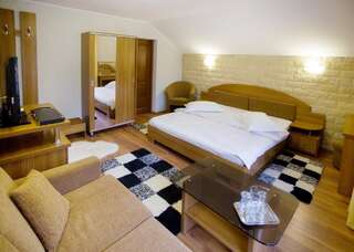 Курортные отели Resort EuroPark Fundata Брашов Двухместный номер с 1 кроватью или 2 отдельными кроватями-1